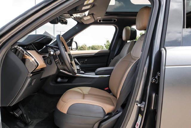 Used 2025 Gray Land Rover Dynamic SE image 4