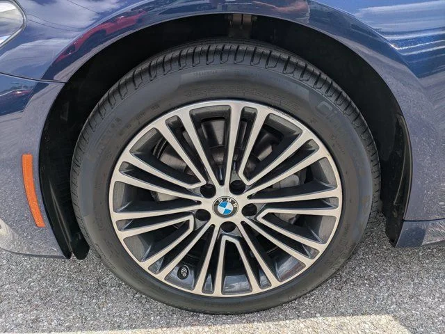 Used 2020 Blue Metallic BMW 530i xDrive image 11