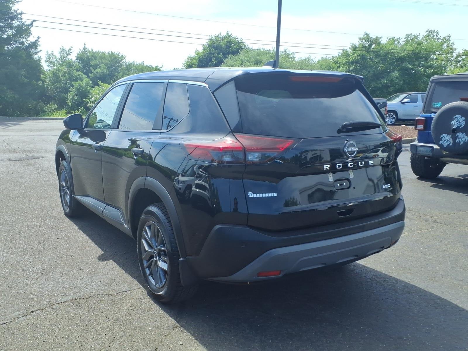 Used 2023 Black Nissan S image 5