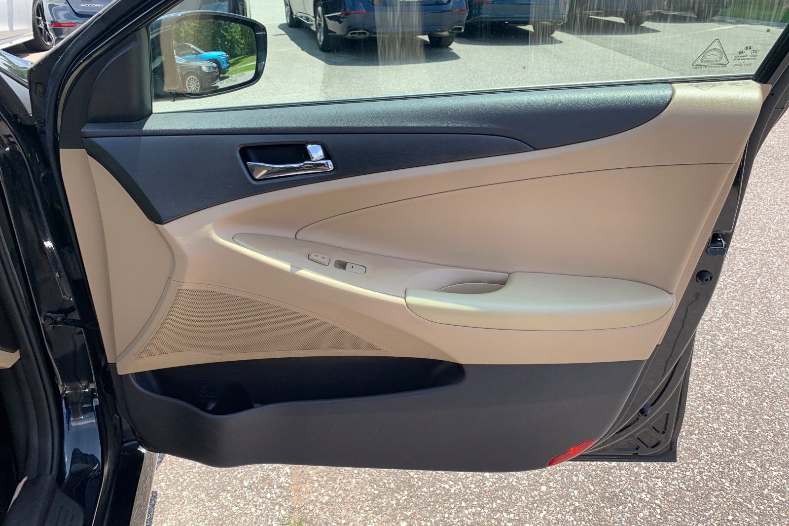 Used 2014 Black Hyundai GLS image 19