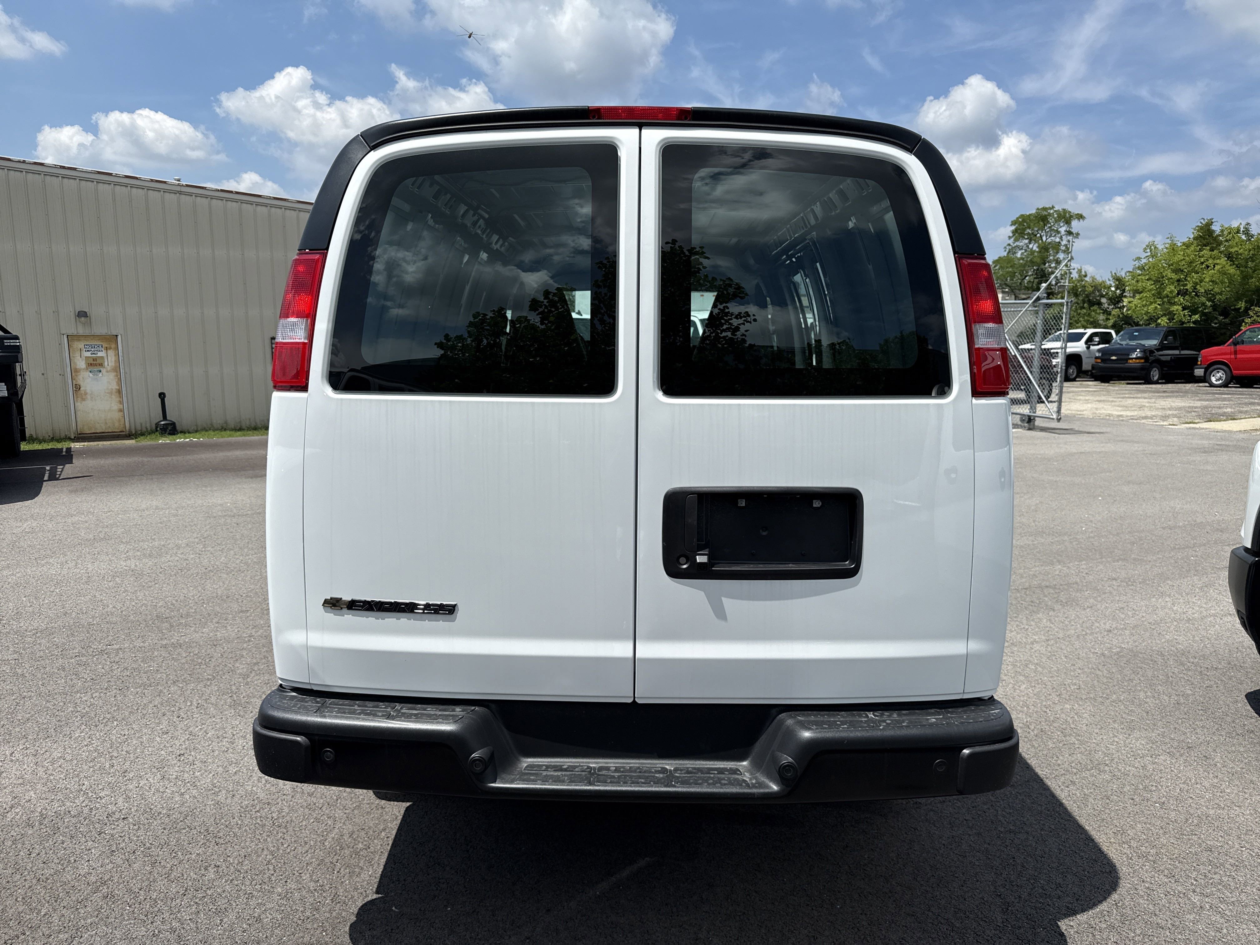 2025 Chevrolet Express Cargo Work Van - Photo 6