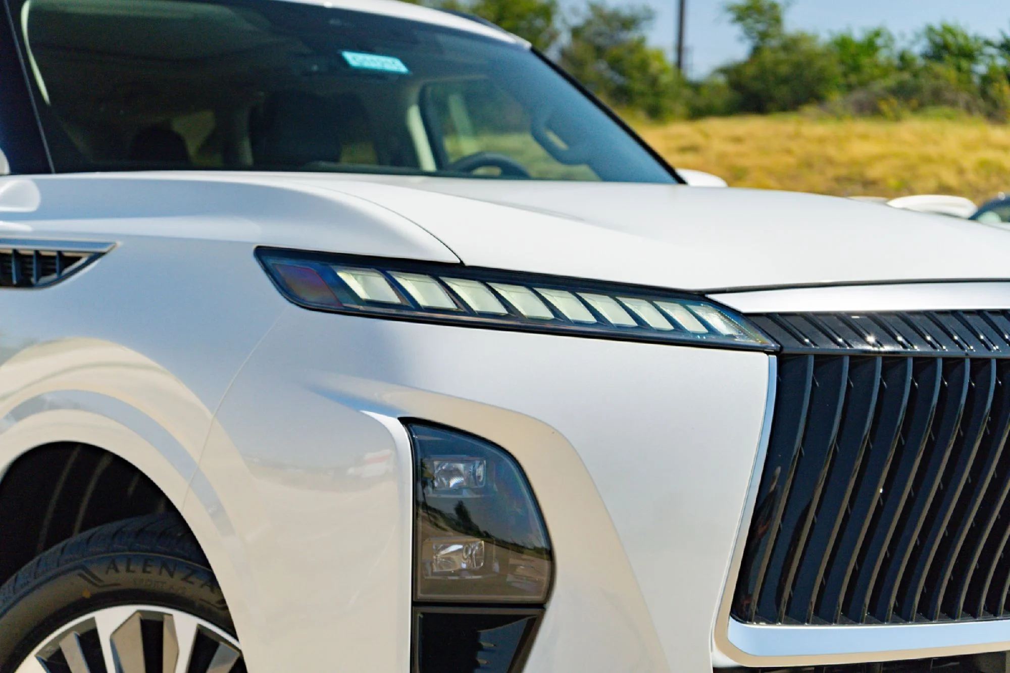 New 2027 RADIANT WHITE INFINITI Luxe 2WD image 3