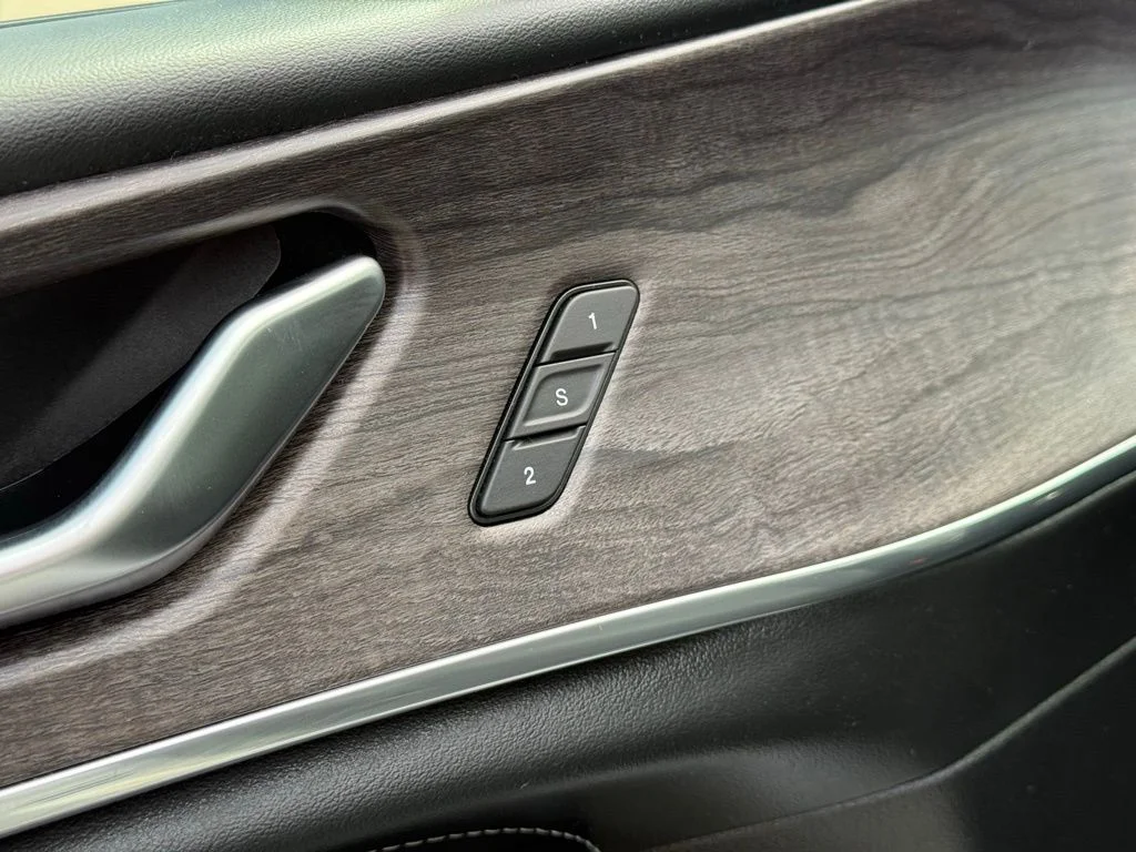 Used 2023 White Jeep Overland image 16