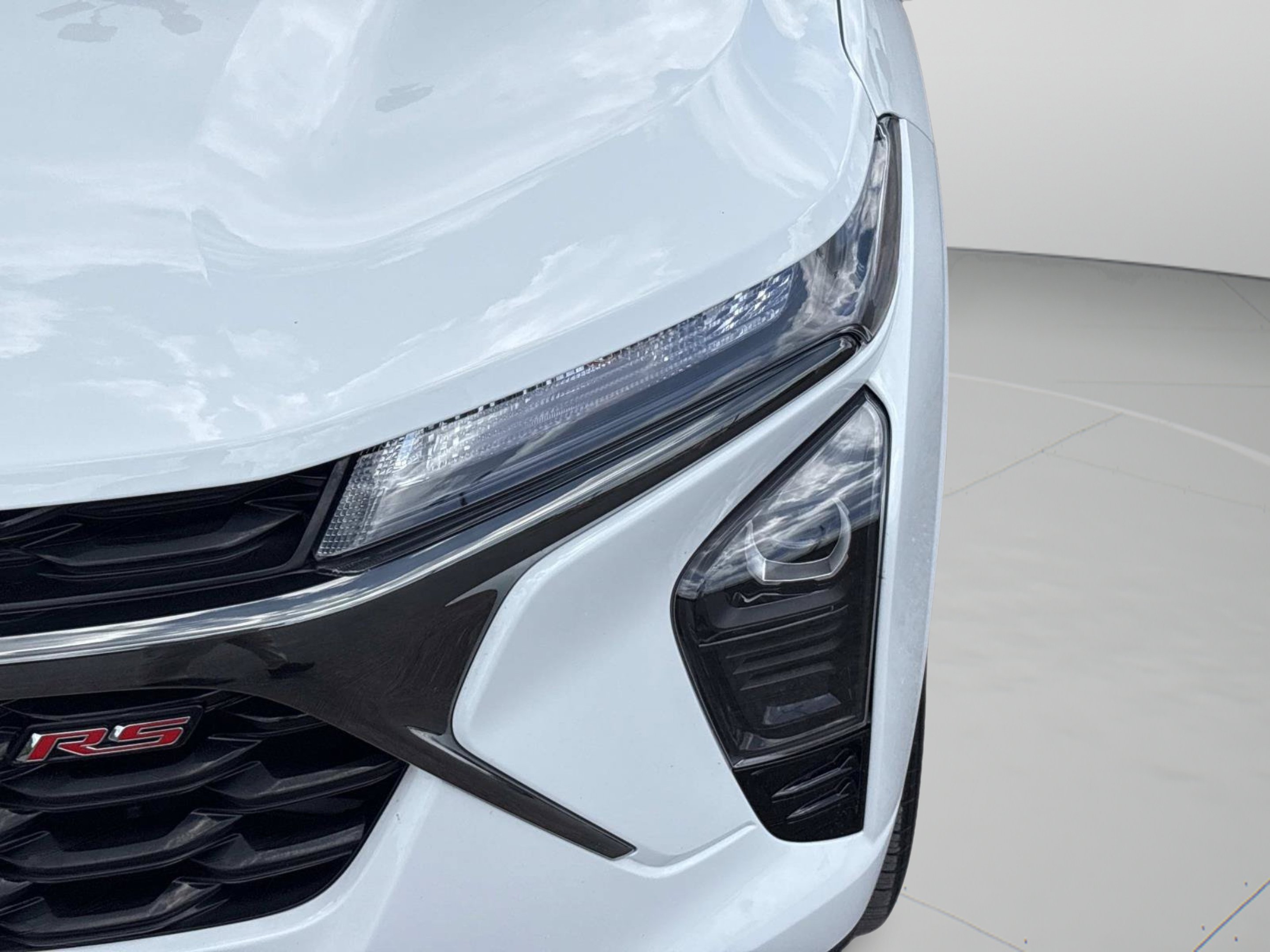 Used 2025 Summit White Chevrolet 1RS image 10