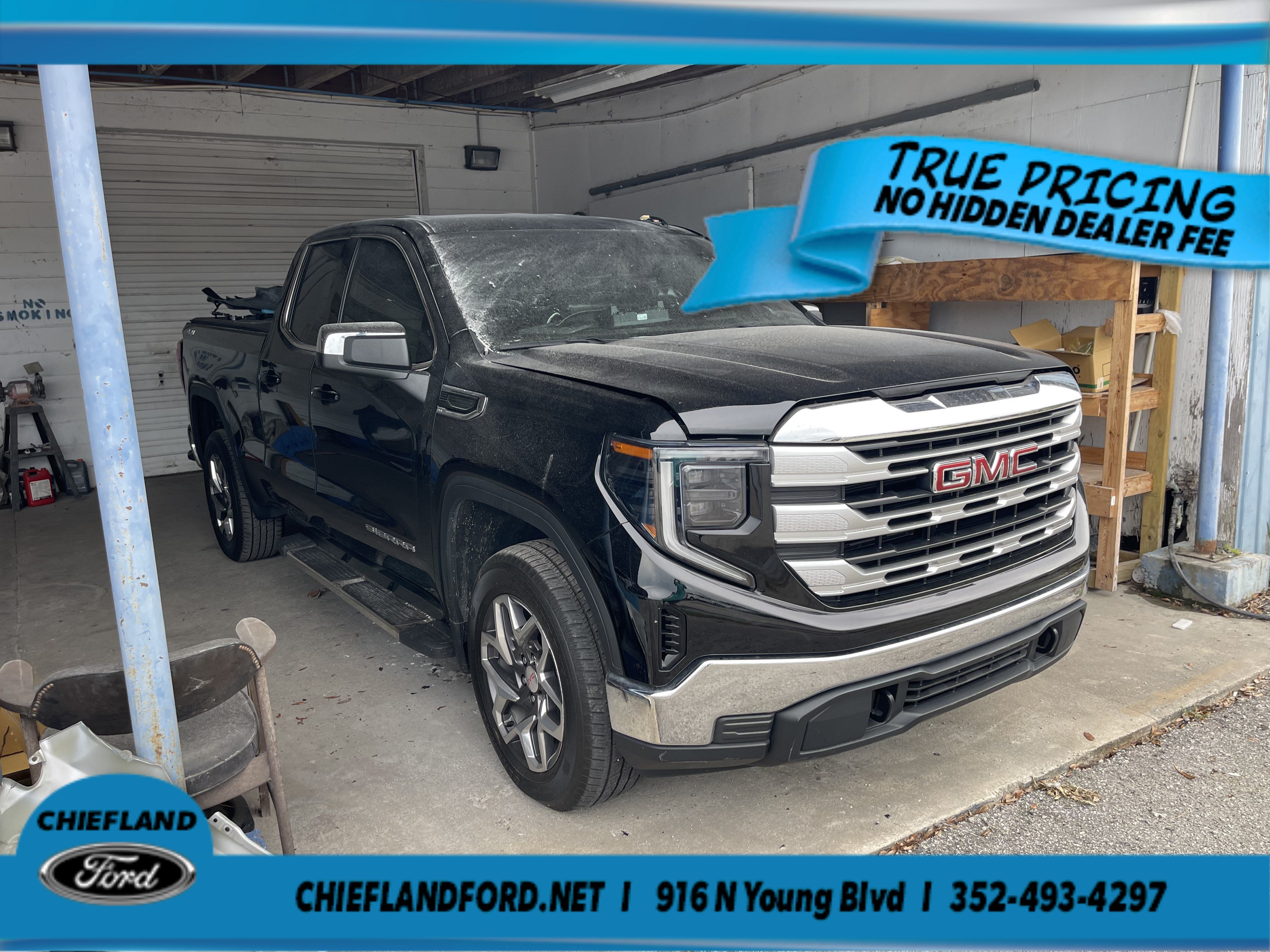 Used 2023 Onyx Black GMC SLE image 1