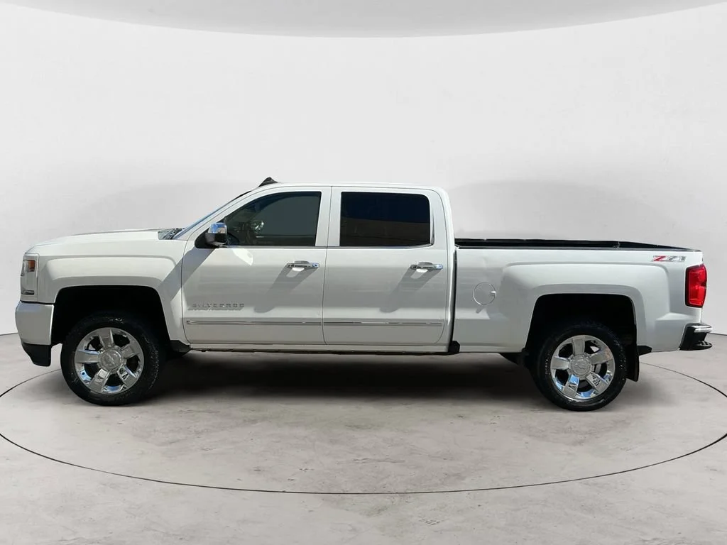 Used 2017 IRIDESCENT PEARL TRICOAT Chevrolet LTZ image 8