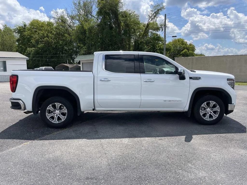 Used 2025 Summit White GMC SLT image 5