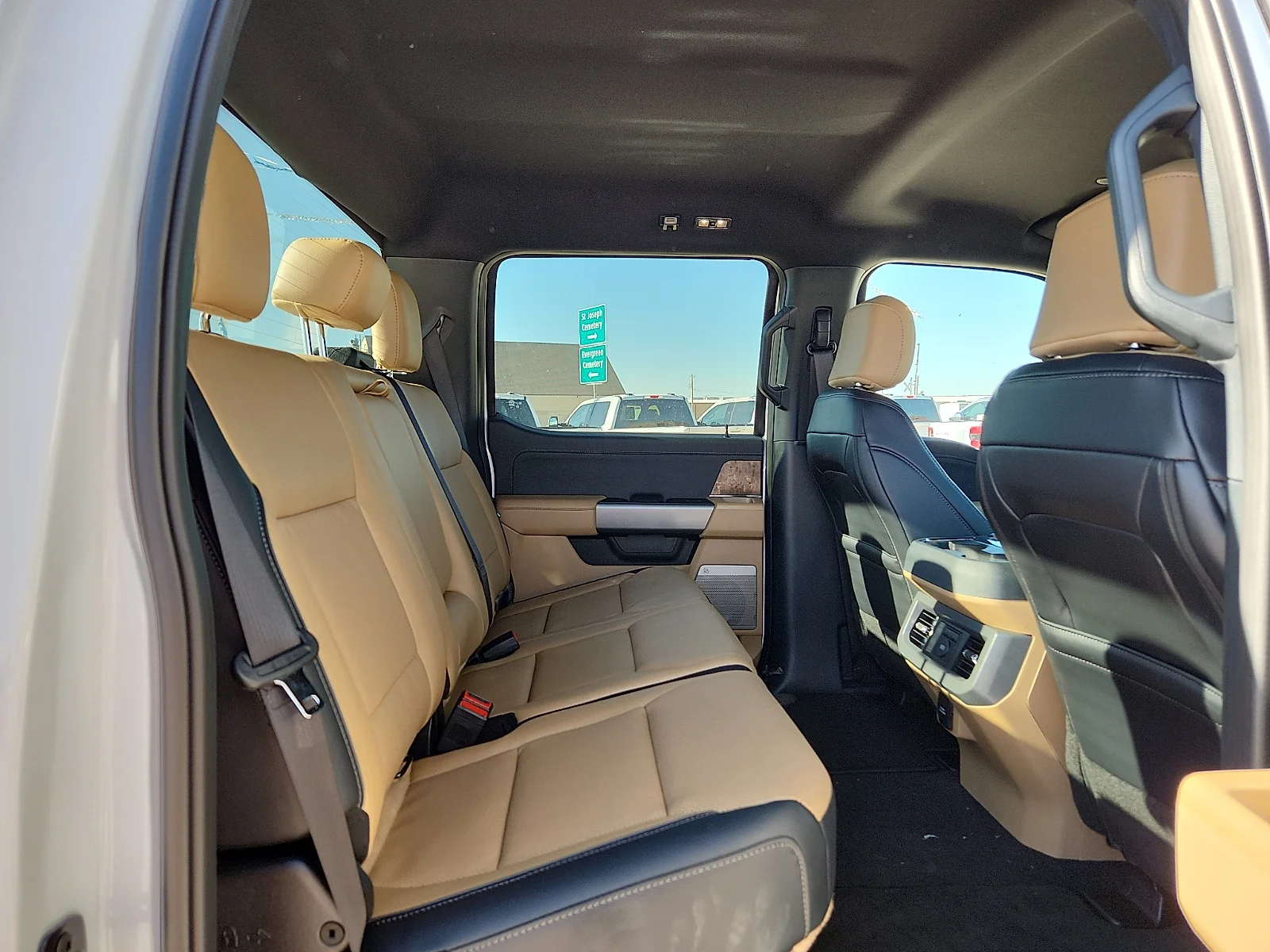 New 2026 Oxford White Ford Lariat image 19
