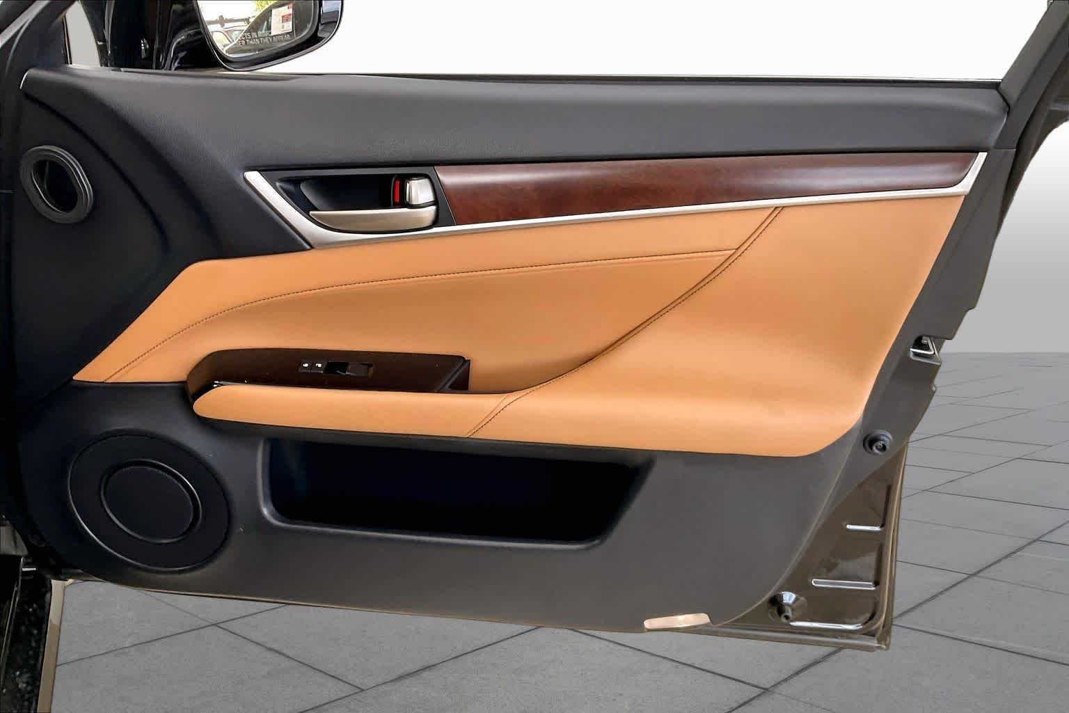 Used 2015 Obsidian Lexus  image 22