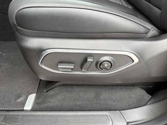 New 2026 High Gloss Black Exterior Paint Jeep Limited Reserve image 21