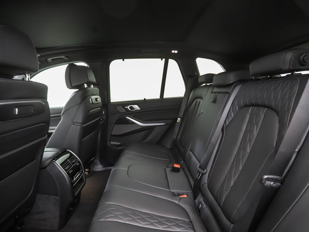 New 2026 Carbon Black Metallic BMW xDrive40i image 22