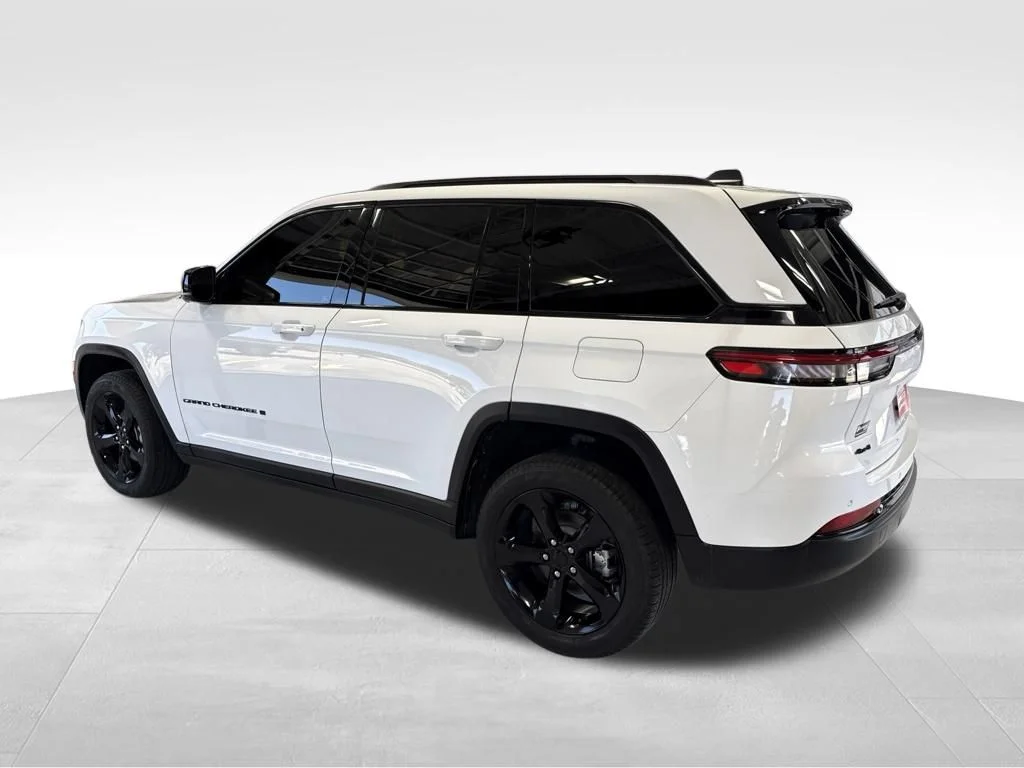 Used 2023 White Jeep Limited image 4