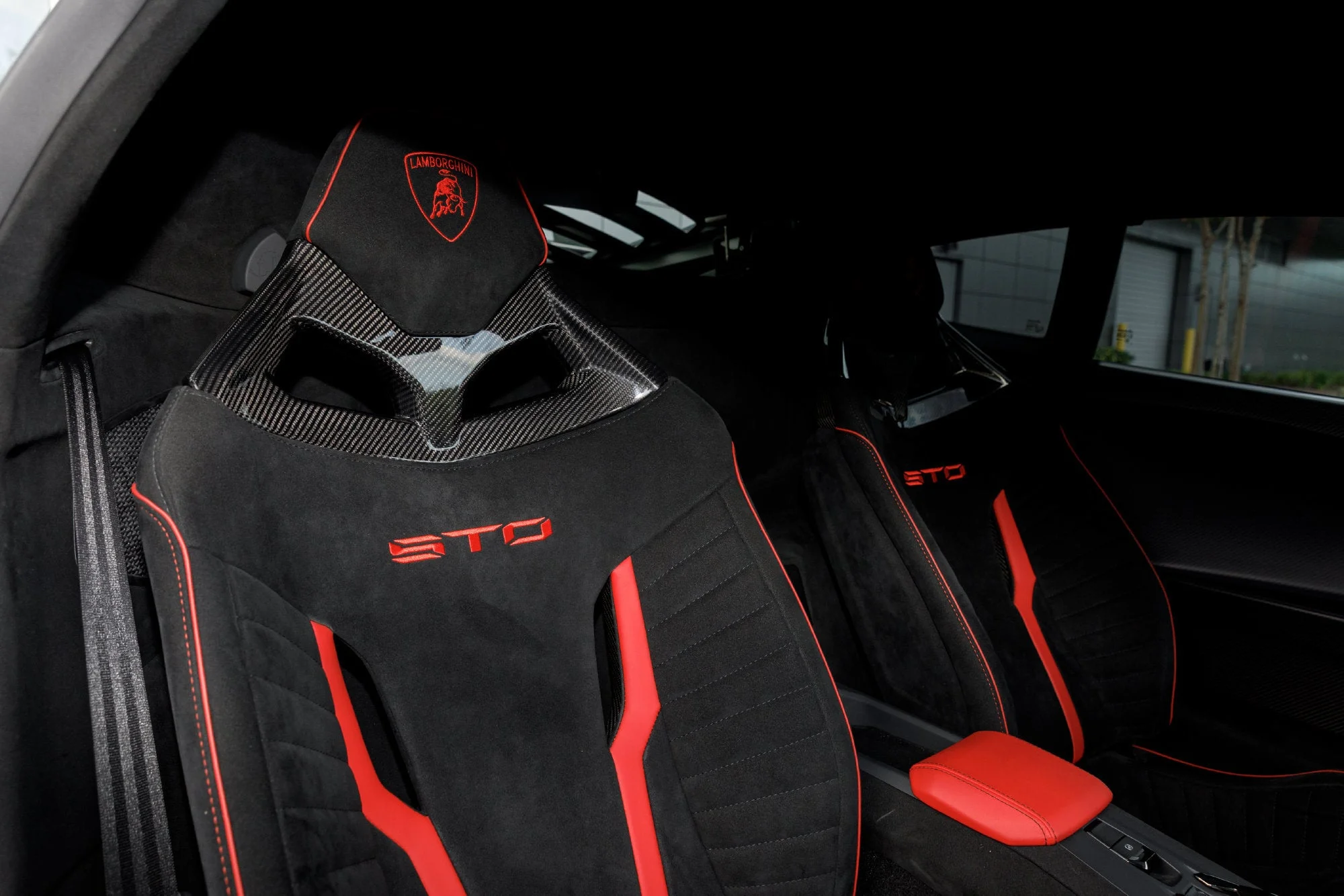 Used 2021  Lamborghini Base image 42