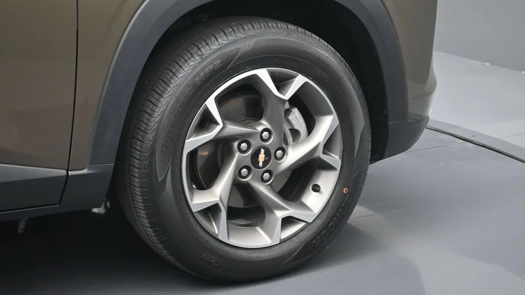 Used 2024 Brown Chevrolet LT image 6