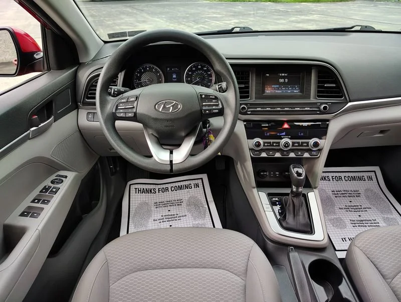 Used 2020 Red Hyundai SE image 21