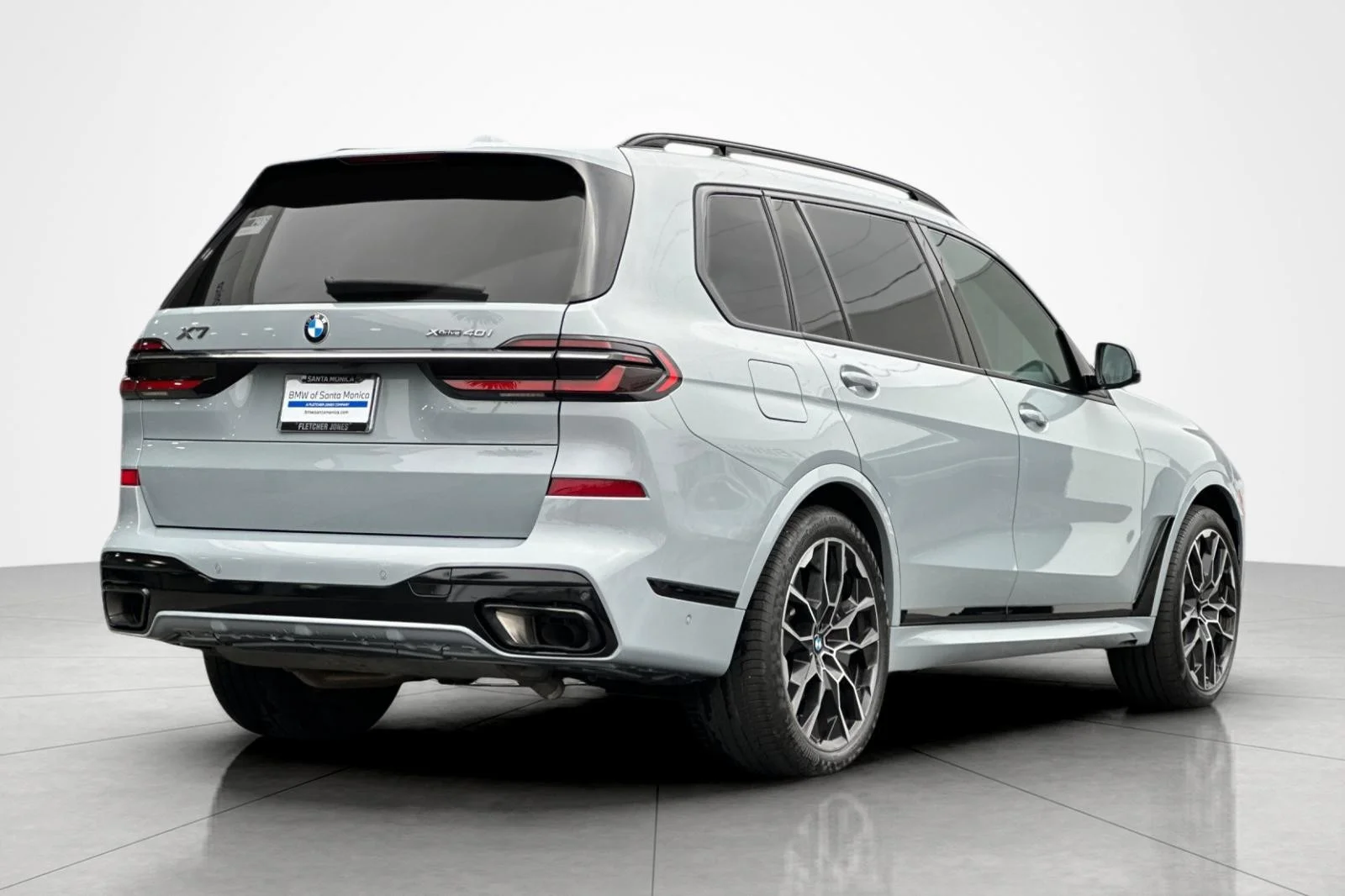 Used 2023 Brooklyn Grey Metallic BMW xDrive40i image 5