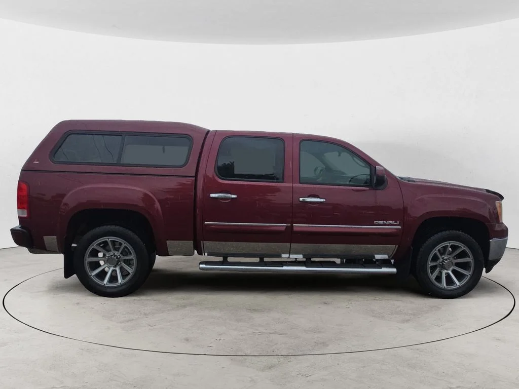 Used 2013 Red GMC Denali image 4