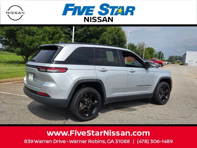 Used 2022 Silver Jeep Altitude image 14