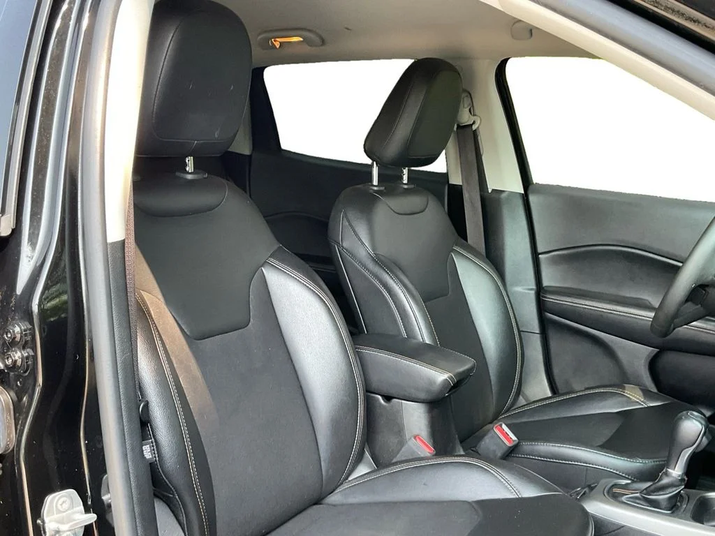 Used 2021 Black Jeep Latitude image 27