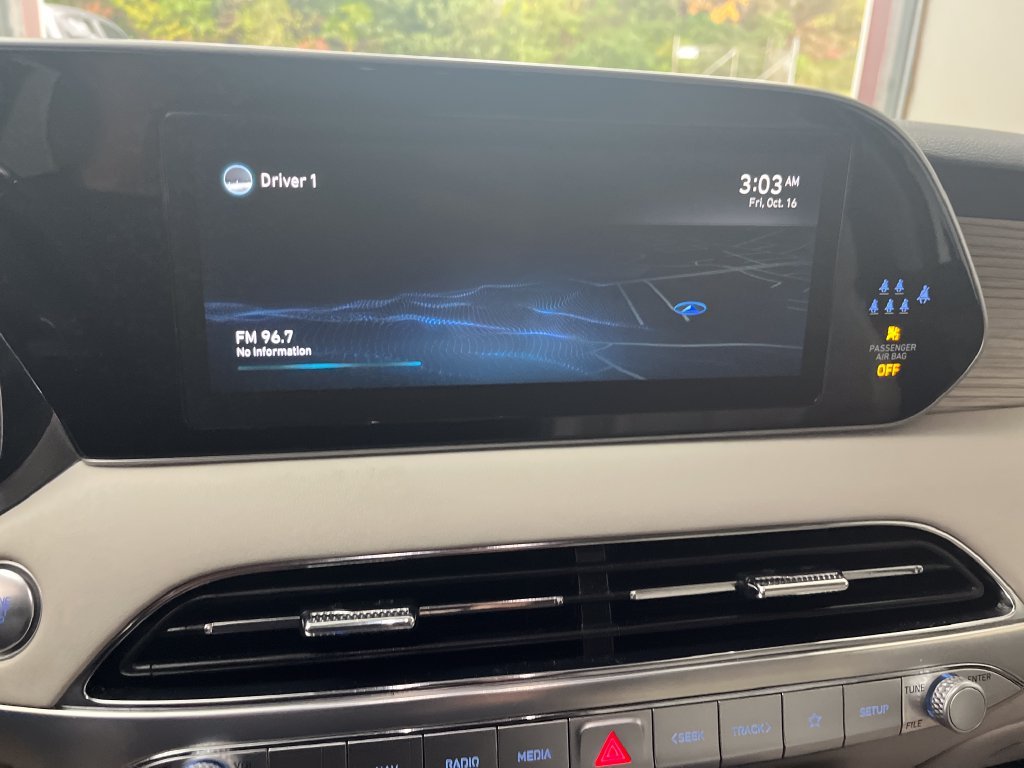 Used 2022 White Hyundai Limited image 20