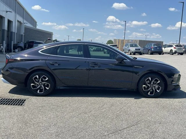 Used 2025 Blue Hyundai SEL image 14