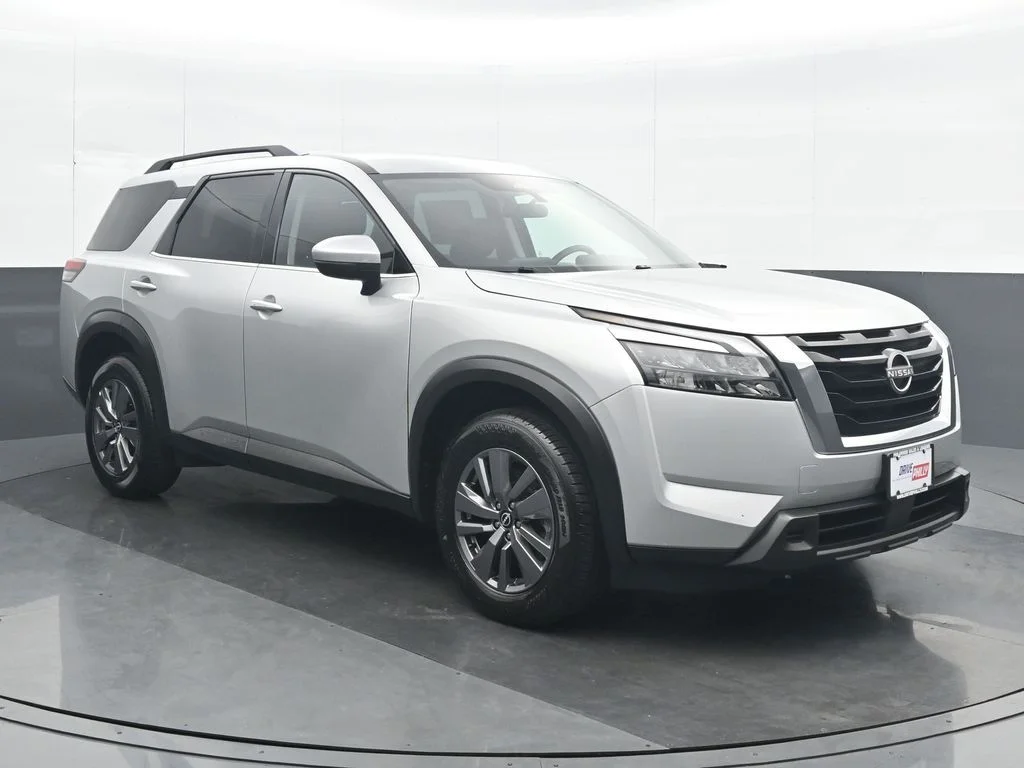 Used 2025 Silver Nissan SV image 9