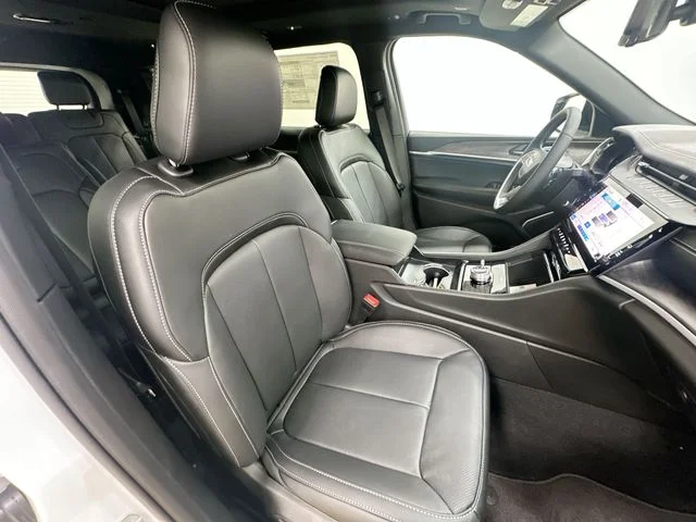 New 2026 Bright White Clear-Coat Exterior Paint Jeep Limited Reserve image 28