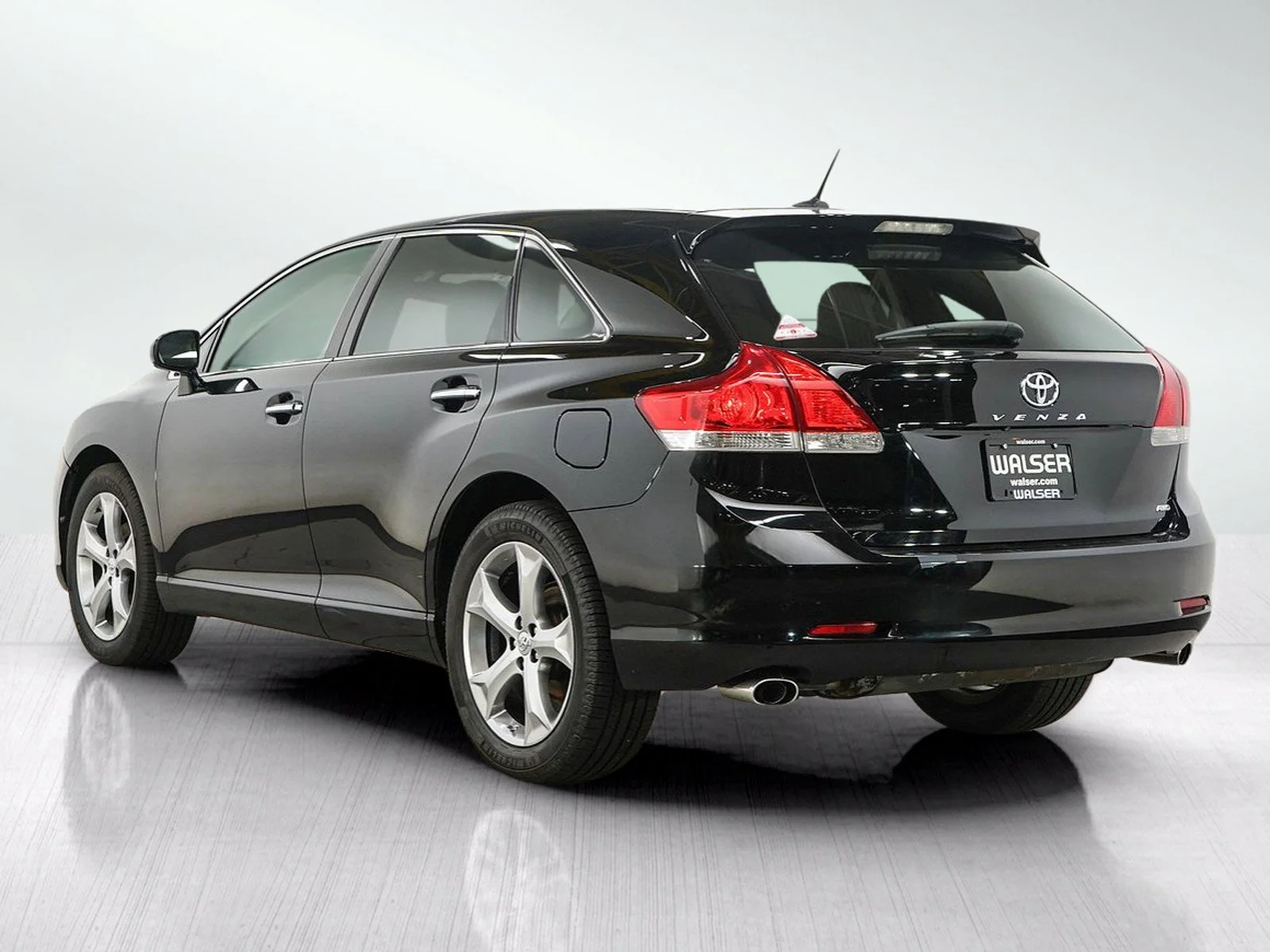 Used 2009 Black Toyota wagon 4d image 3