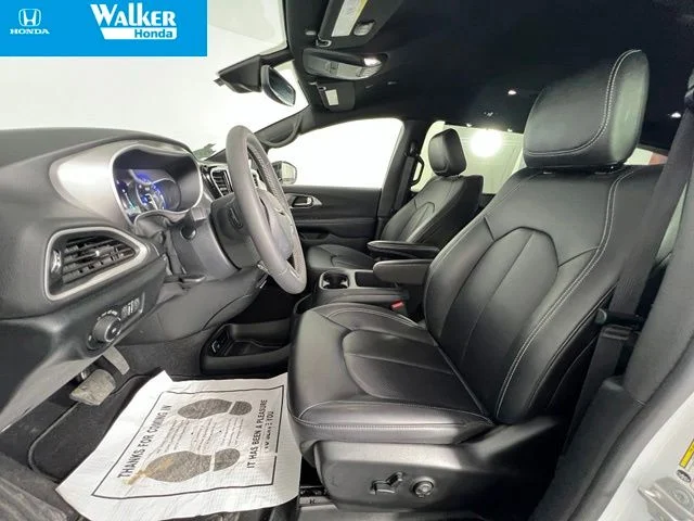 2025 Chrysler Pacifica Select - Photo 15