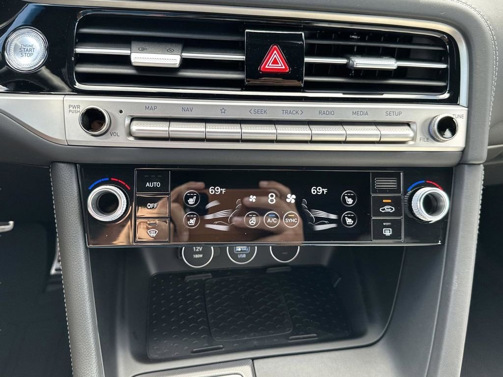 New 2026 Silver Genesis 3.3T SPORT PRESTIGE image 19