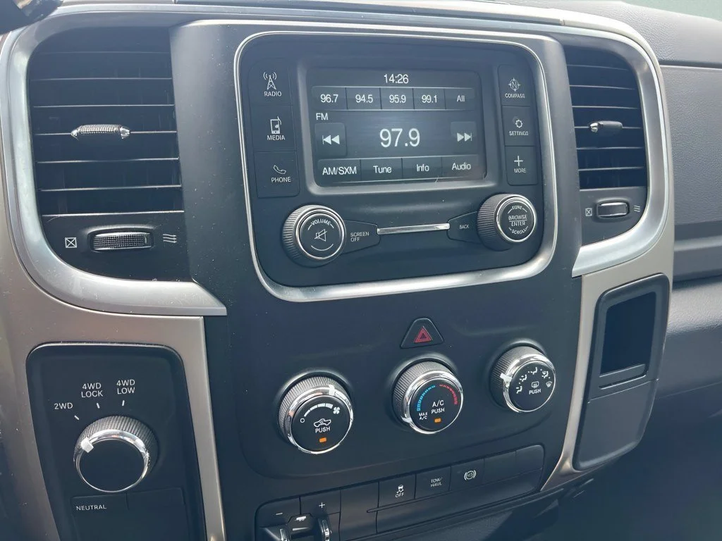 Used 2014 Bright White Clearcoat Ram SLT image 29