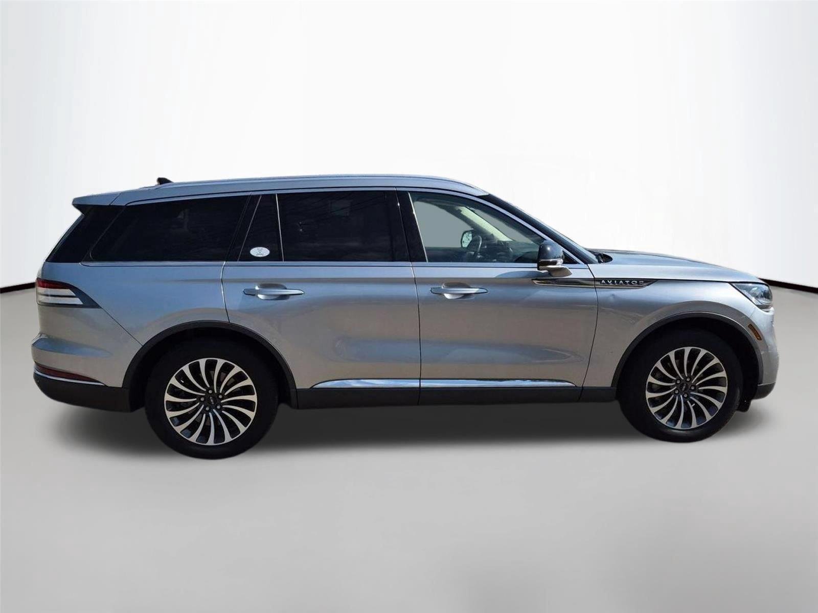Used 2023 Silver Radiance Metallic Clearcoat Lincoln Standard image 6
