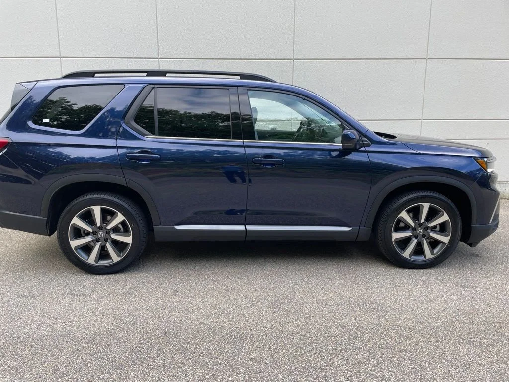 Certified Used 2024 Obsidian Blue Pearl Honda Touring image 3