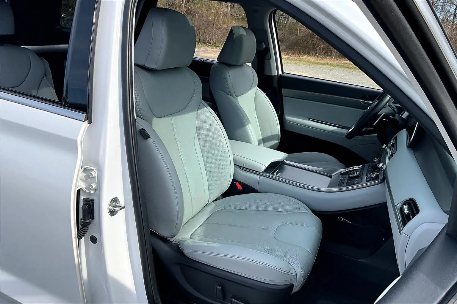 Used 2020 Hyper White Hyundai SEL image 9