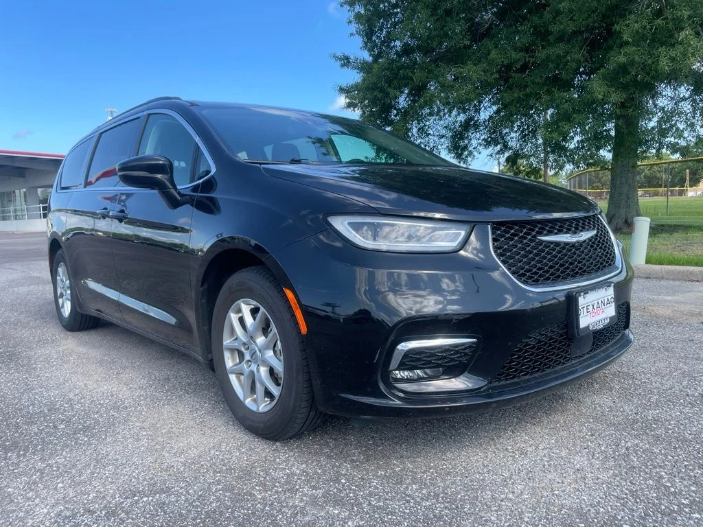 2022 Chrysler Pacifica Touring L's photo