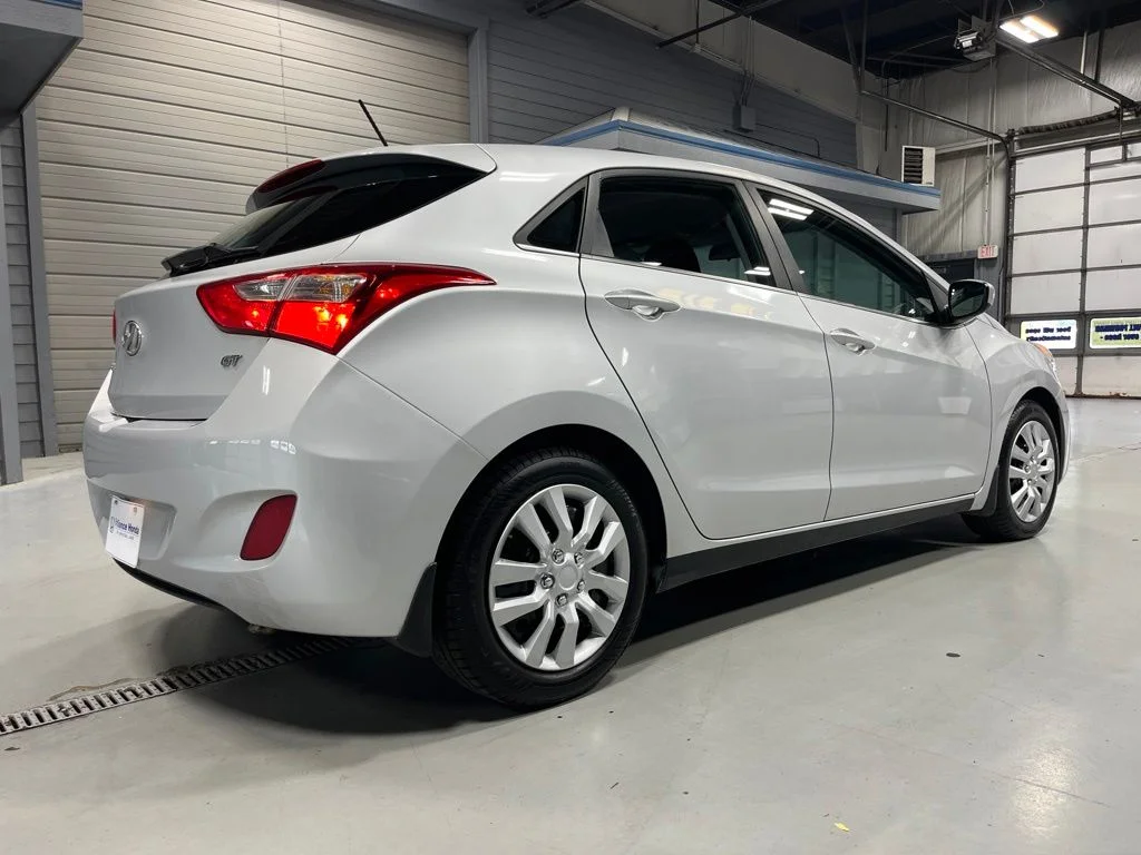 Used 2016 Silver Hyundai Base image 7