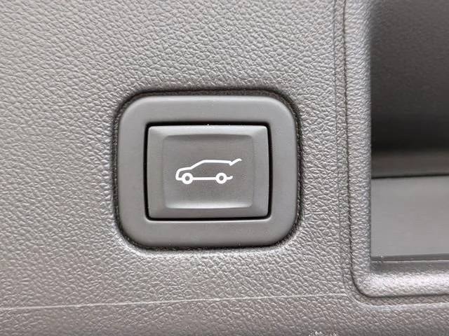 Used 2023 Sterling Metallic GMC AT4 image 13