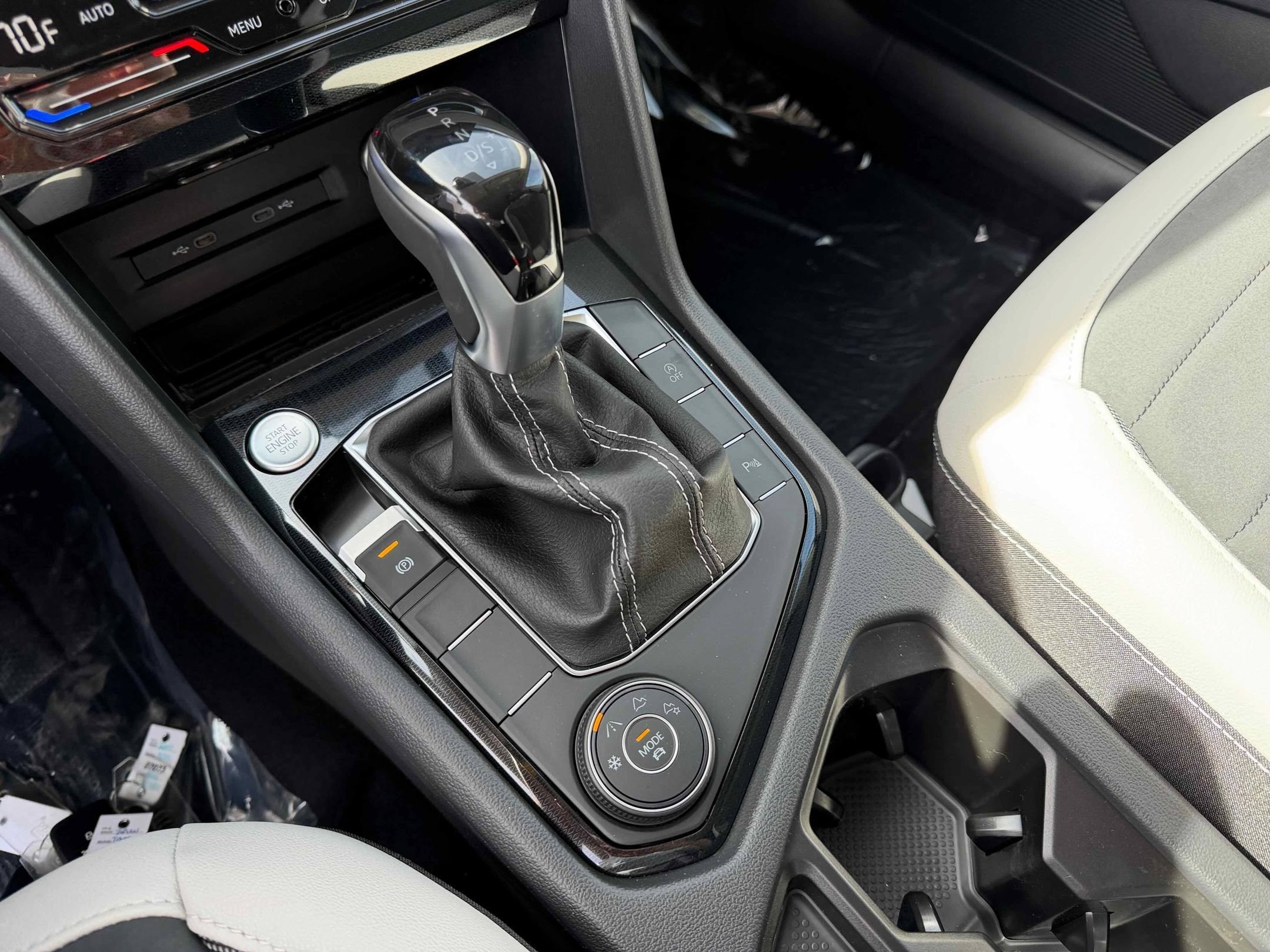 New 2026 Pure White Volkswagen SE image 25