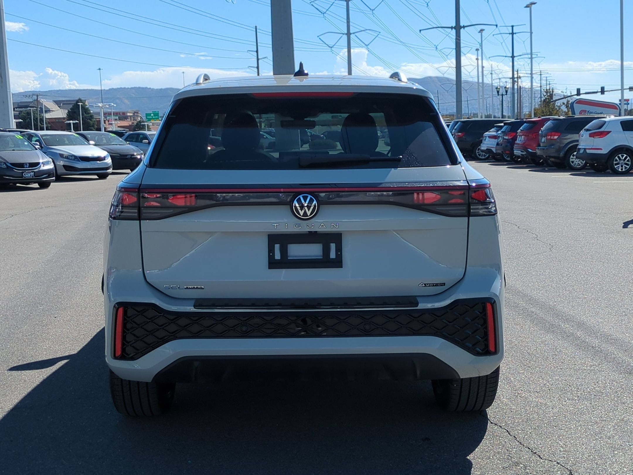 Used 2026 White Volkswagen SEL R-Line Turbo image 4