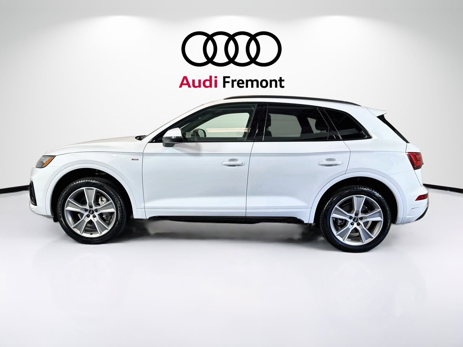 Used 2025 Glacier White Audi S line Premium image 8