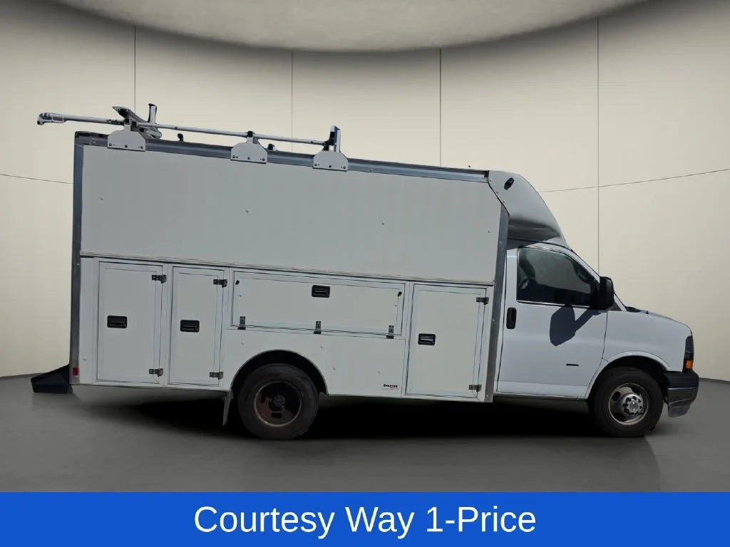 Used 2019 SUMMIT WHITE Chevrolet CUTWAY image 11