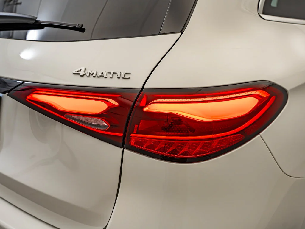 New 2026 Polar White Mercedes-Benz GLC 300 image 13