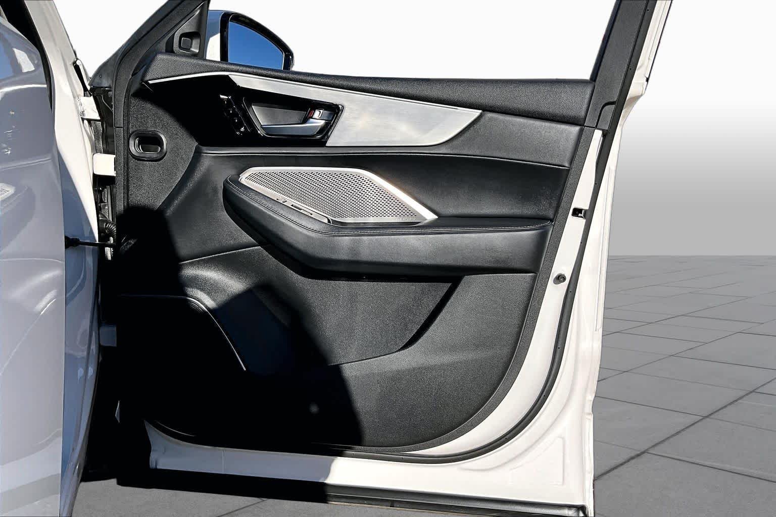 Used 2023 Platinum White Pearl Acura w/Technology Package image 23