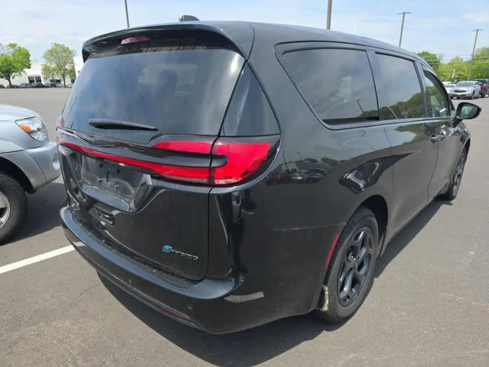 Used 2023 Brilliant Black Crystal Pearlcoat Chrysler Hybrid Limited image 9