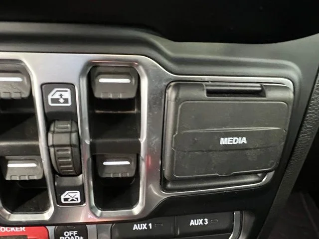 Used 2023 White Jeep Mojave image 31