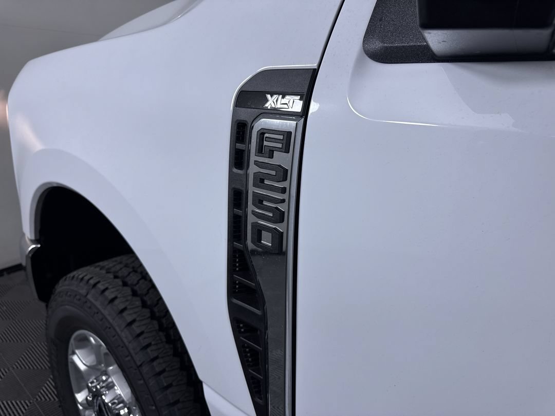 New 2026 Oxford White Ford XLT image 25