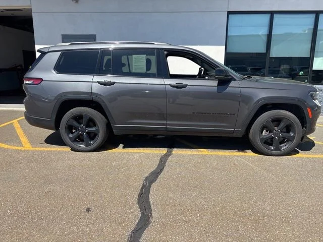 Certified Used 2023 Baltic Gray Metallic Clearcoat Jeep Altitude image 4