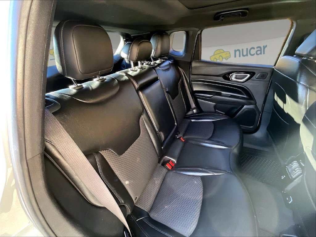 Used 2022 Silver Jeep Latitude image 19