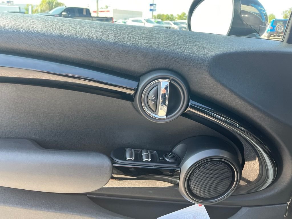 Used 2019 Gray MINI Signature image 11