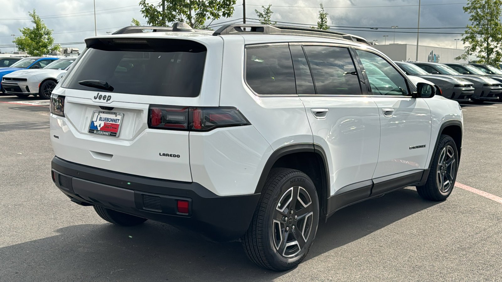 New 2026 Bright White Clear-Coat Exterior Paint Jeep Laredo image 5